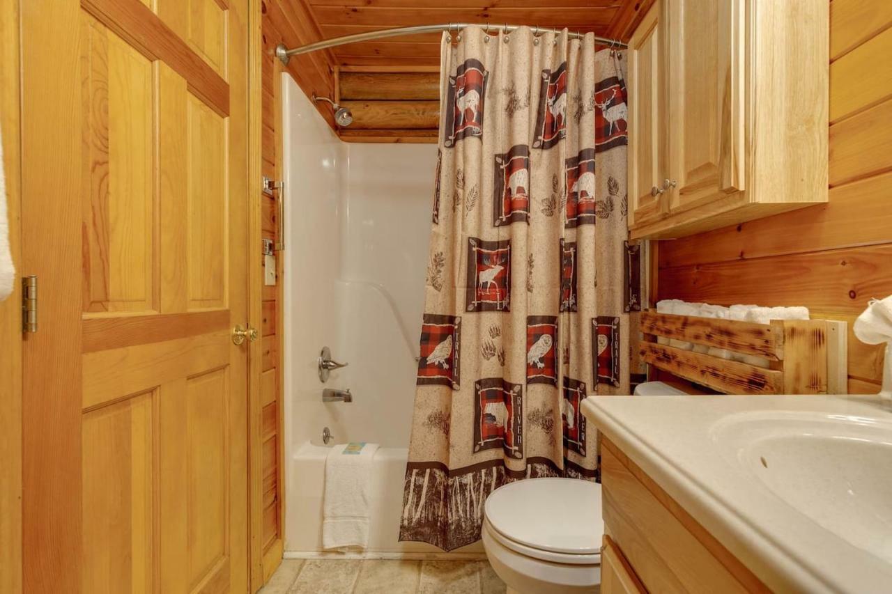 Log Cabin! 1Mile From The Action! Private Lane! Hot Tub! Pool Table! Pigeon Forge Exterior photo