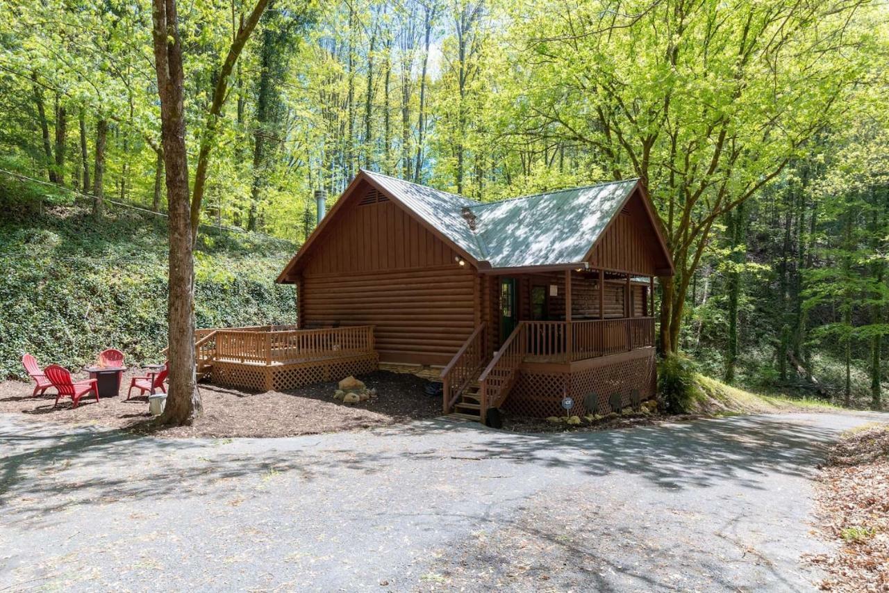 Log Cabin! 1Mile From The Action! Private Lane! Hot Tub! Pool Table! Pigeon Forge Exterior photo