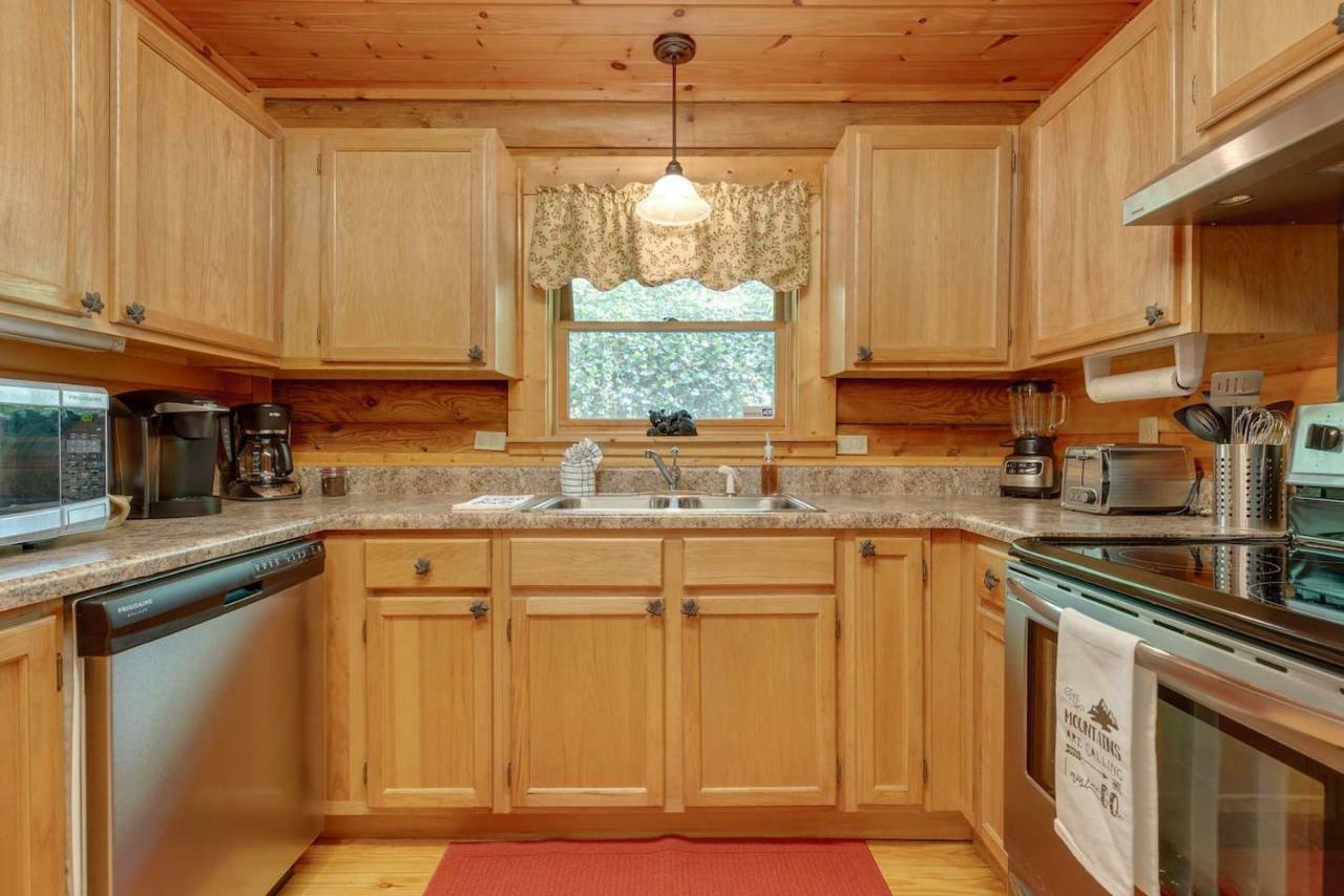 Log Cabin! 1Mile From The Action! Private Lane! Hot Tub! Pool Table! Pigeon Forge Exterior photo