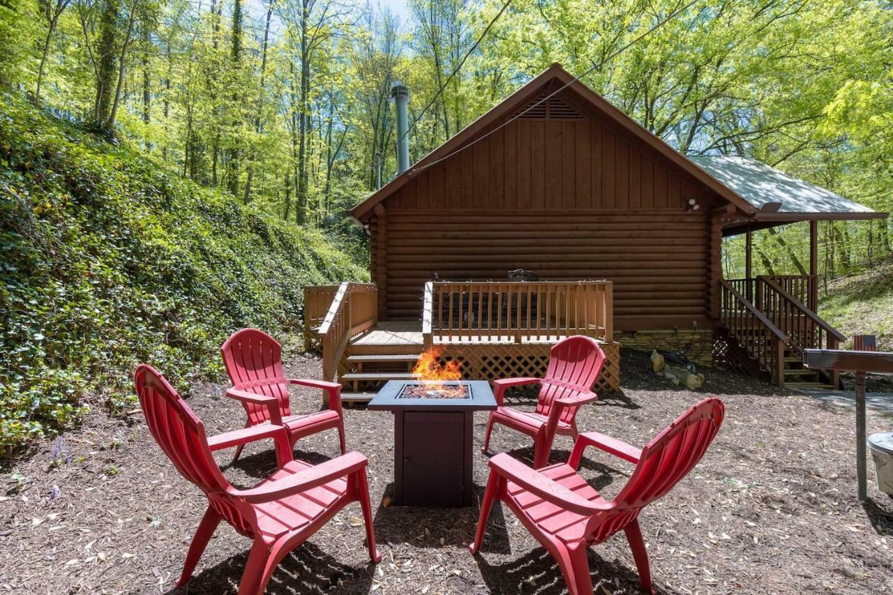 Log Cabin! 1Mile From The Action! Private Lane! Hot Tub! Pool Table! Pigeon Forge Exterior photo